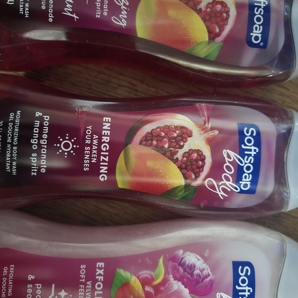 Softsoap Pomegranate & Mango Body Wash